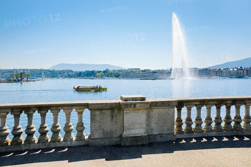 The Jet d'eau, the landmark in the Lake Geneva basin, Canton Geneva, Switzerland, Europe