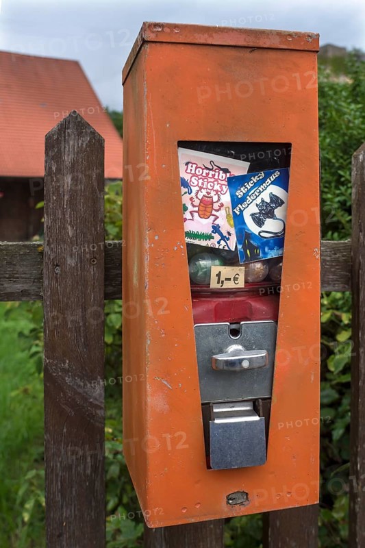 Vending machine from the 1950s with children's toys, Franconia, Bavaria, Germany, Europe