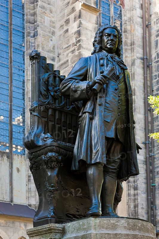 (Copyright © Sylvio Dittrich +49 1772156417) Leipzig New Bach Monument The New Bach Monument in Leipzig is located in St Thomas' Churchyard south of St Thomas' Church in place of the Leibniz Monument which stood there from 1883 to 1906. It is one of the city's sights