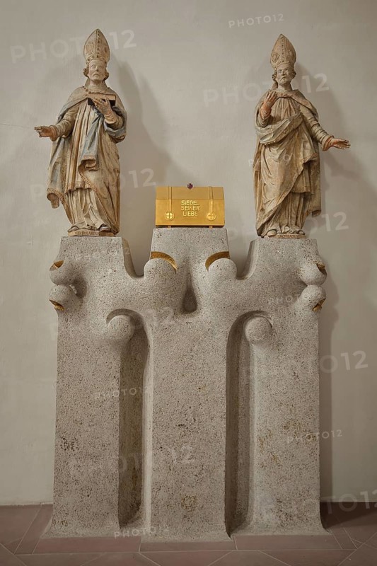 Two sculptures Saint Burkardus and Boniface with inscription in the golden chest Seal of his love, saying, Christian, golden, figures, statues, historical, Burkard, Bishop, Neumünster Church, Neumünster Church, interior view, Würzburg, Lower Franconia, Franconia, Bavaria, Germany, Europe