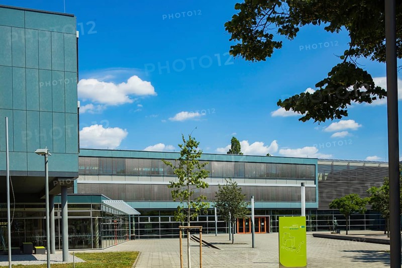 The Sportgymnasium Dresden is both an elite school of sport and an elite school of football. The Sportschulzentrum Dresden consists of the Sportoberschule and the Sportgymnasium Dresden, both share the same building and are characterised by an in-depth sports education