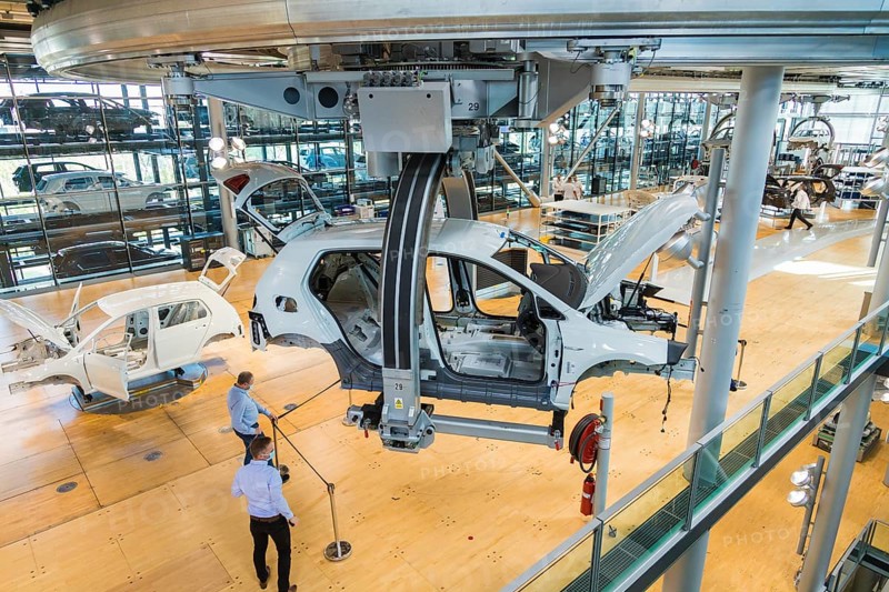 Transparent production in the Transparent Factory. After the phasing out of the Phaeton production, the new electrically rubbed model Galf and ID.3 are produced here
