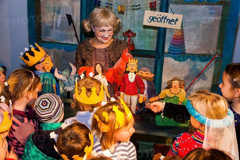 Puppeteer Karla Wintermann at the Kornhaus