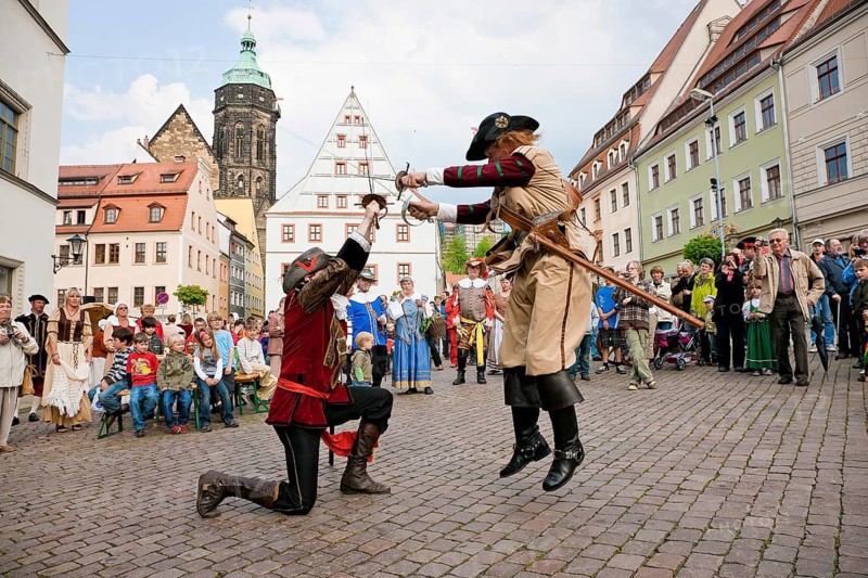 Pirna the members of the association Der Retter playfully re-enact the invasion of the Swedes in the 30 Years' War