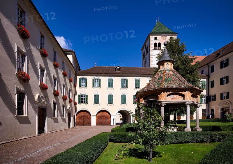 Augustinian Canons' Monastery, Neustift Monastery, also Abbey, Abbey Church, Fountain of Miracles, Miracle Fountain, Fountain House, Abbey Courtyard, Vahrn near Bressanone, Bressanone, South Tyrol, Italy, Europe
