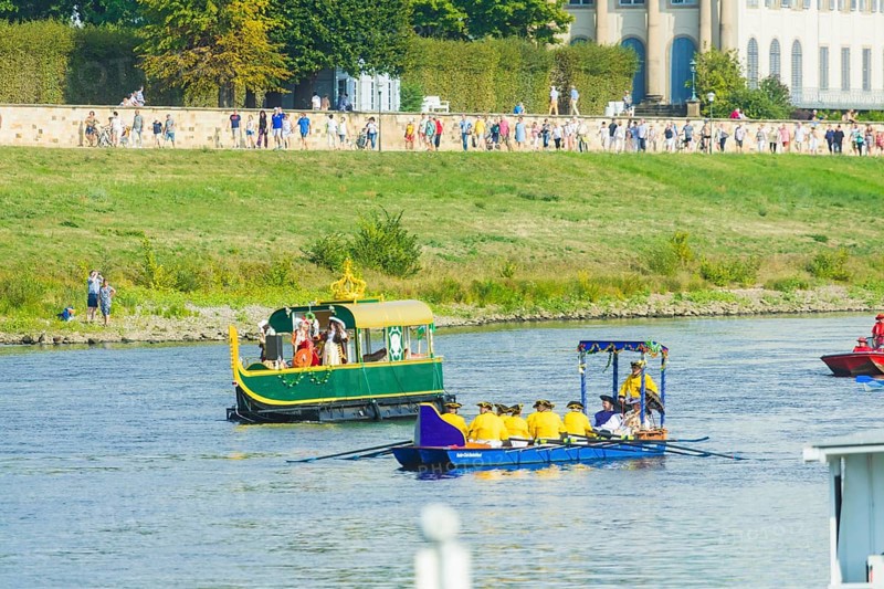 Pleasure gondolas in 1719 The 300th anniversary of the prince's wedding in 1719 was celebrated in Dresden with a historic water parade on the Elbe. Thousands were present when the convoy of replicas of historic gondolas set off for Dresden. The water parade, themed Lustgondeln anno 1719, commemorated the journey of the young couple, Saxony's Elector Prince Friedrich August and Emperor's daughter Archduchess Maria Josepha of Austria. He had long struggled for the union. After the wedding, a