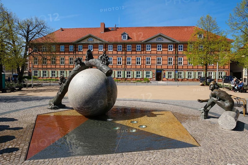Fountain at Nicolaiplatz, police station in the back, Wernigerode, Harz, Saxony-Anhalt, Germany, Europe