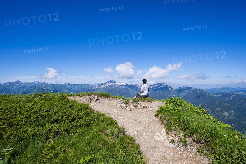Hiking trail from Fellhorn, 2038m, to Söllereck, Allgäu Alps, Bavaria, Germany, in the background the mountain Hoher Ifen, 2230m, Vorarlberg, Austria, Europe