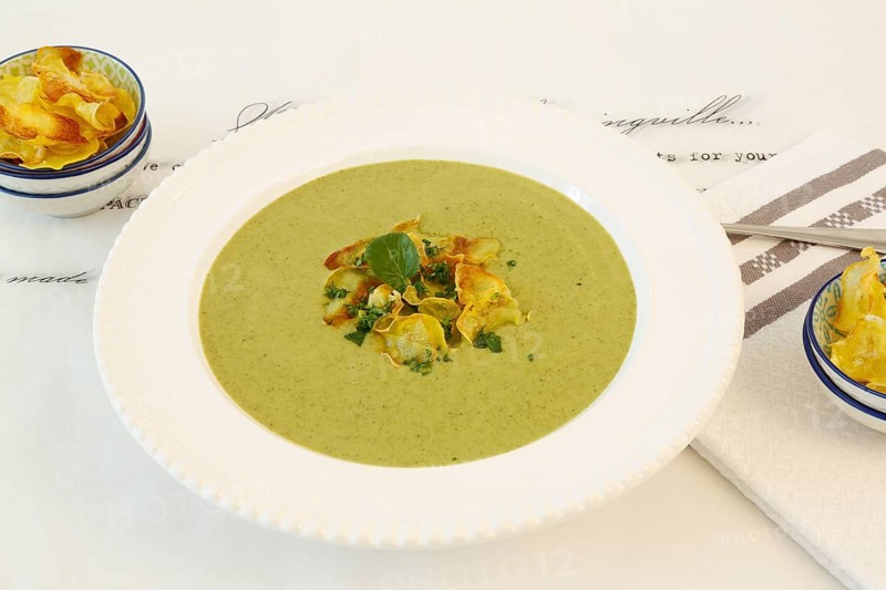 Swabian cuisine, cress soup with crisps, cress, plate with green cream soup, soup plate, garnished with herbs, hearty soup, bowl with crisps, vegetarian, healthy, salty, cooking, typical Swabian cuisine reinterpreted, traditional cuisine, food photography, studio, cloth napkin, tea towel, writing, letters, Germany, Europe