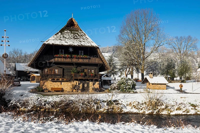 Snow-covered Black Forest farm, Fürstenberger Hof museum of local history, Unterharmersbach, Black Forest, Baden-Württemberg, Germany, Europe