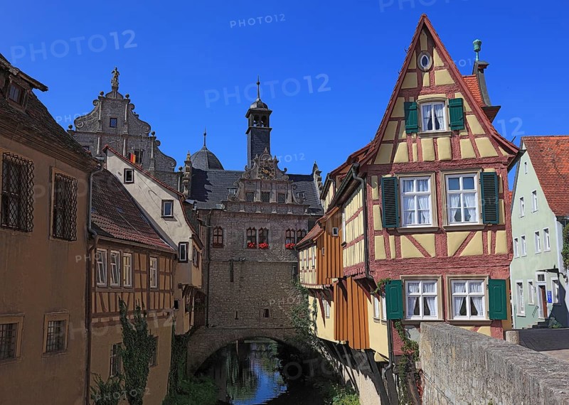 The Malerwinkelhaus with a view of the Main Gate on Breitbach, Marktbreit town, Litzingen district, Lower Franconia, Bavaria, Germany, Europe