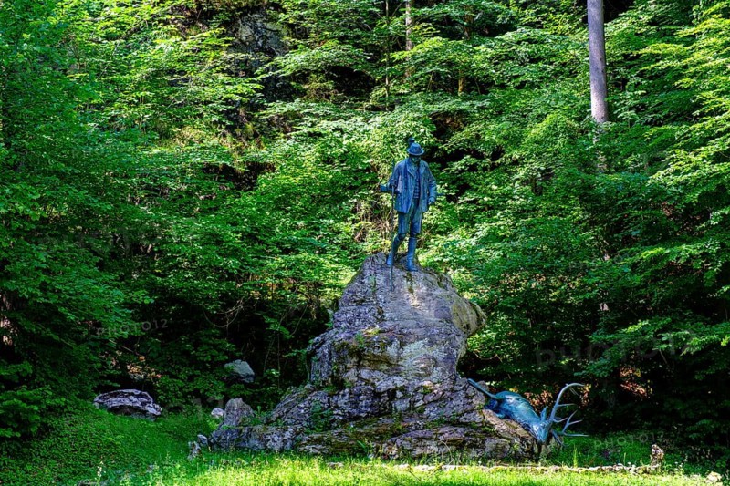 Emperor hunting statue, Emperor Franz Joseph, in Kaltenbach, Bad Ischl, Salzkammergut, Upper Austria, Austria, Europe