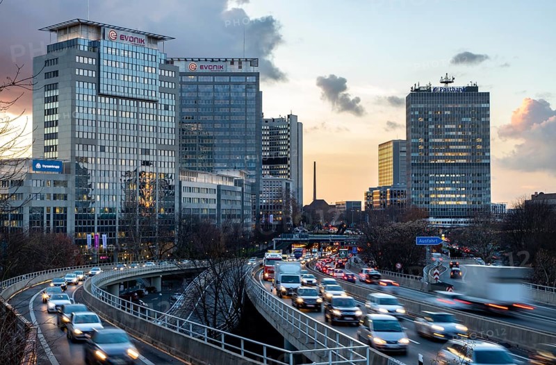 Motorway A40, Ruhrschnellweg, in Essen, junction Essen-Zentrum, city skyline, Ruhrschnellweg tunnel, this area would be affected by a diesel driving ban, Essen, North Rhine-Westphalia, Germany, Europe