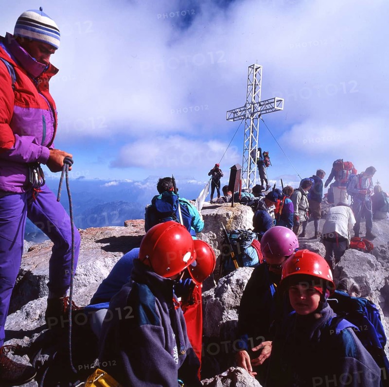 DEU, Germany: The historical slides from the times 80-90s events and persons from politics, culture, working life, medicine a.o. Alps. Onslaught of mountain hikers on Alpine peaks.80s