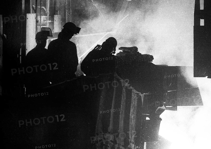 The work of the steelworkers, like here on 31 August 1971 at the Mannesmann-Huettenwerke in Duisburg, is a hard job, Germany, Europe