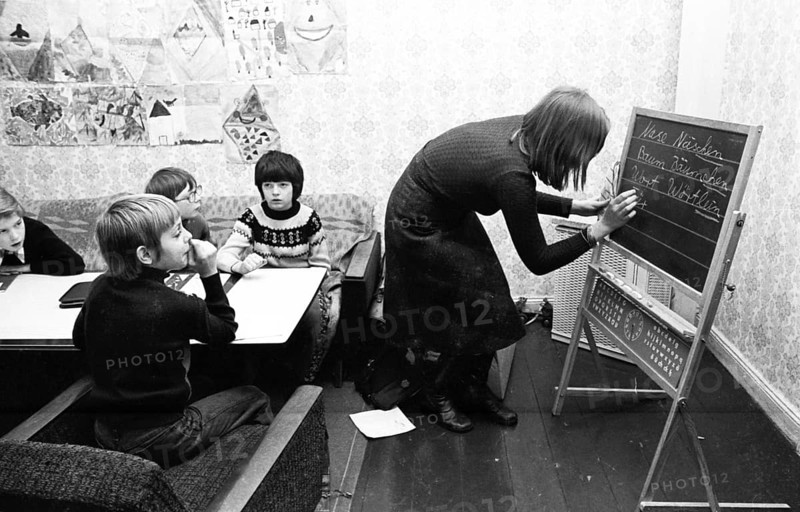 Private tutoring for children with learning difficulties in an afternoon school on 3.02.1975 in Bottrop, Germany, Europe