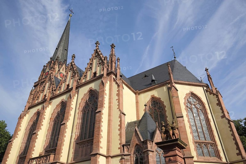 Neo-Gothic Church of the Epiphany with Epiphany Fountain and Three Kings, Sachsenhausen, Main, Frankfurt, Hesse, Germany, Europe