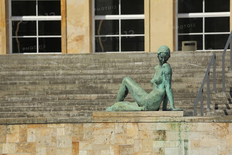Sculpture By the Water by Fritz Klimsch 1930, Figure, Woman, University Campus Westend Johann Wolfgang Goethe University, Westend, Main, Frankfurt, Hesse, Germany, Europe