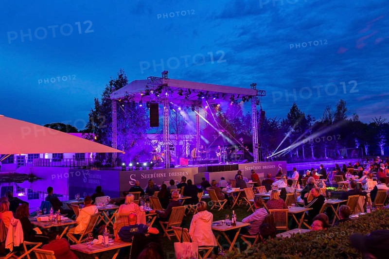 The Seebühne Dresden a new place for art, culture and enjoyment. On the Seebühne in the Ostra-Areal, the exclusive location, there were four concerts with great artists., Jan Josef Liefers with his band RADIO DORIA