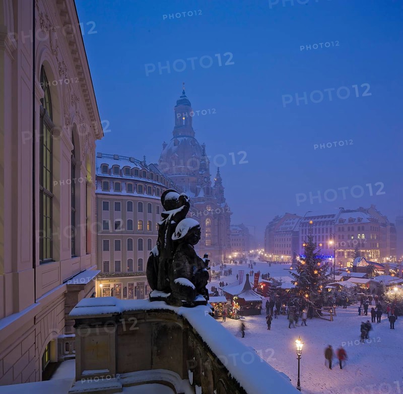(Copyright © Sylvio Dittrich +49 1772156417) Christmas market on the Neumarkt at the Frauenkirche in Dresden
