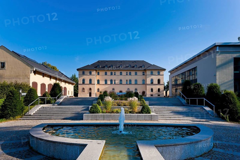 The Daetz Centre uses the building and park of the Lichtenstein castle palace, which is complemented by a modern new building. Surrounded by romantic gardens and with sweeping views over the charming landscape, the Daetz Centre offers a complete experience of history, art and nature