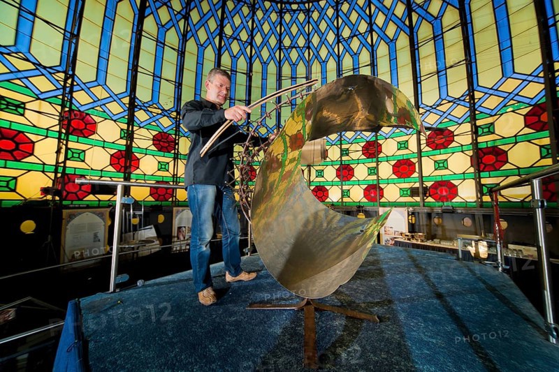 Jan Heinke in the Yenidze, The musician Jan Heinke died in April 2022 after a serious illness. He was known among other things for his steel instruments, which he played in the Yenidze