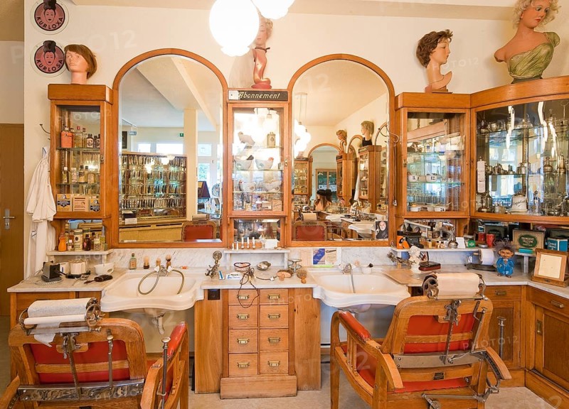 With the opening of the small, historical hairdressing museum on 11 November 2000, Kottmarsdorf has gained another tourist attraction. Let us take you back in time and marvel at various working utensils and hairdressing equipment. The special thing about our museum is that it is functional and should be filled with life