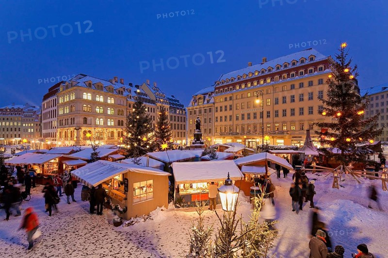 Christmas market on the Neumarkt