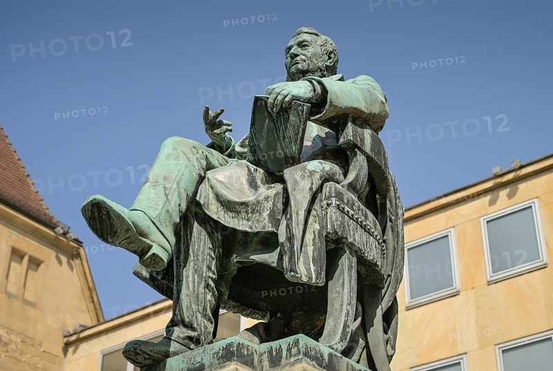 Robert Mayer Monument, Market Square, Old Town, Heilbronn, Baden-Württemberg, Germany, Europe