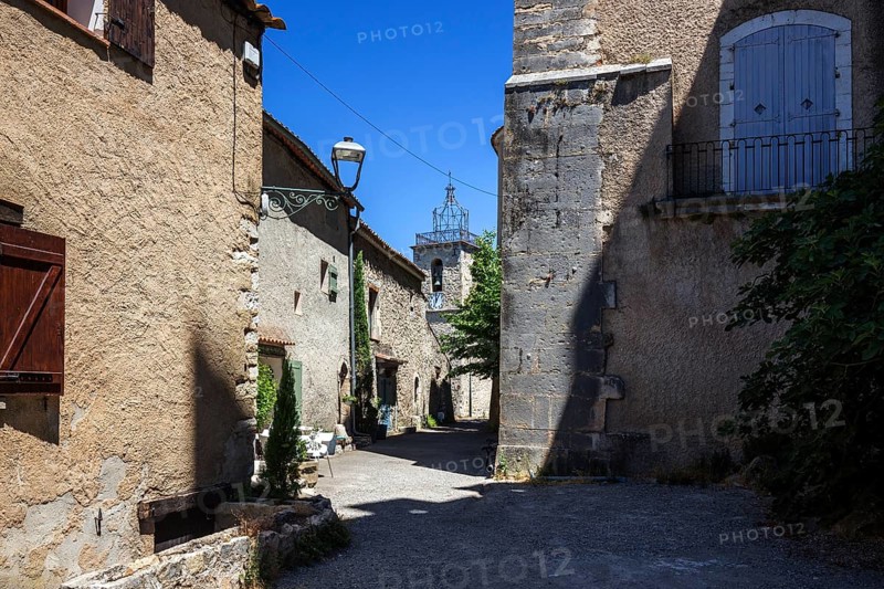 Alley in Esparron-de-Verdon, Provence-Alpes-Côte d'Azur, Provence, France, Europe