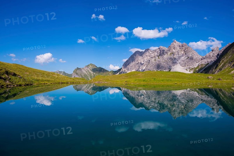 Eissee, Oytal, behind it Großer Wilder, 2379m, Hochvogel- and Rosszahngruppe, Allgäu Alps, Allgäu, Bavaria, Germany, Europe