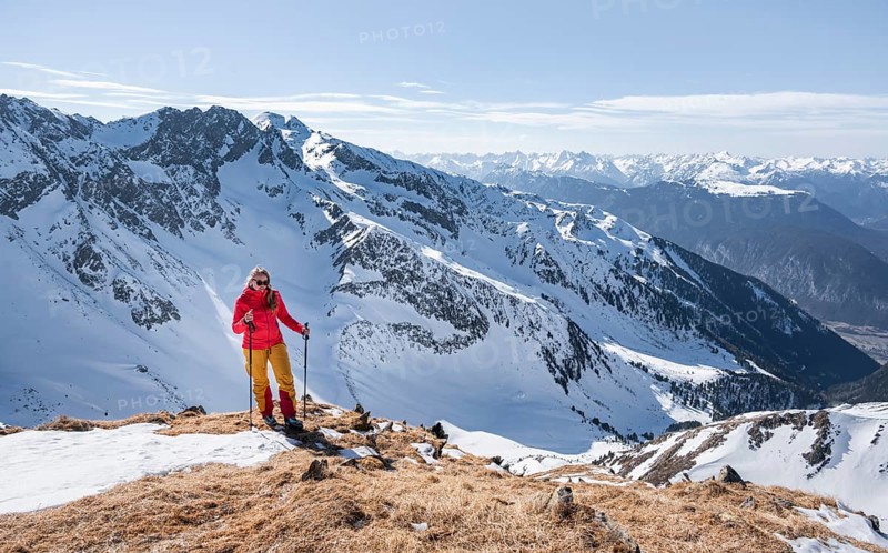Ski tourers at the summit of the Mitterzeigerkogel in winter, Sellraintal, Kühtai, Tyrol, Austria, Europe