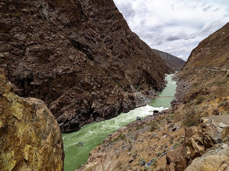 Yarlung Tsangpo River in mountain gorge, Brahmaputra, highlands of Tibet, China, Asia