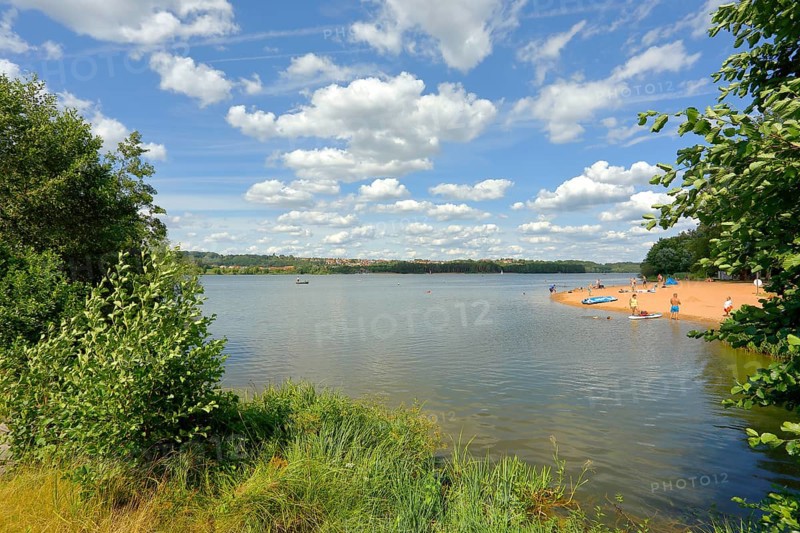 Großer Brombachsee, bathers on the sandy beach Franconian Lake District, Middle Franconia, Franconia, Bavaria, Germany, Europe