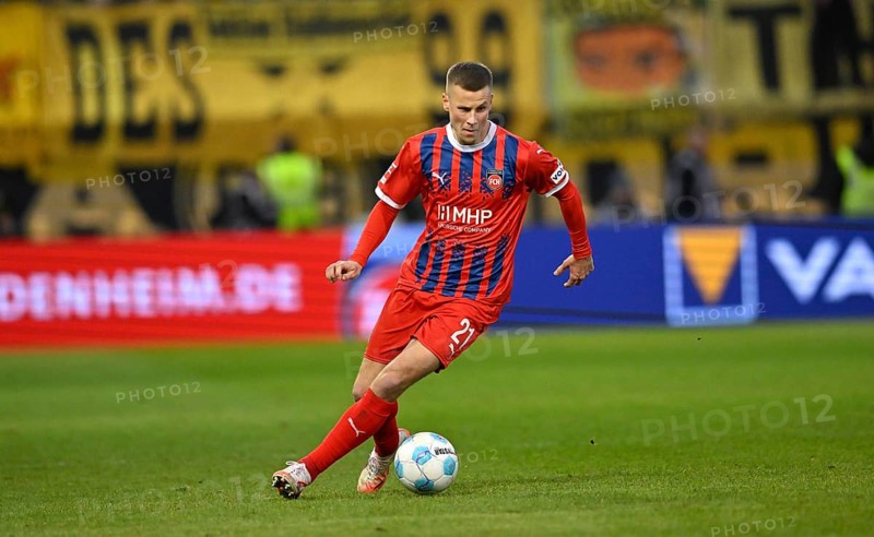 Adrian Beck 1. FC Heidenheim 1846 FCH (21) Action on the ball Voith-Arena, Heidenheim, Baden-Württemberg, Germany, Europe