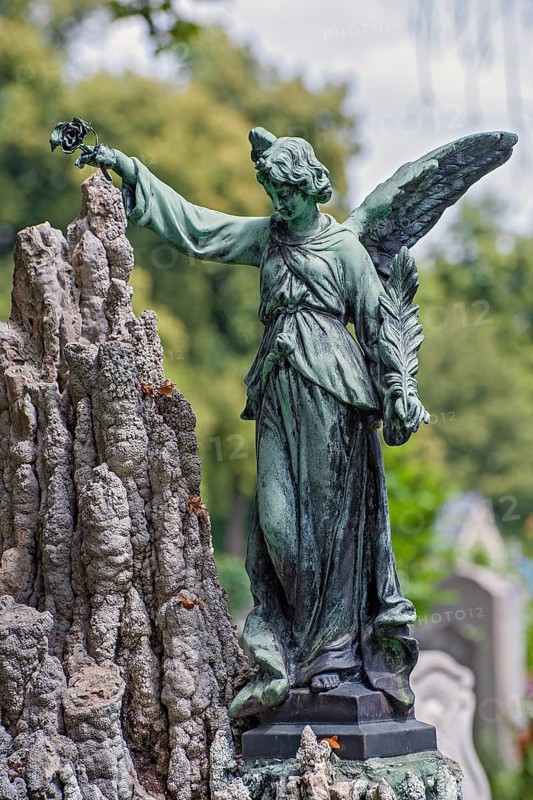 Angel with rose and palm frond, Nordfriedhof, Ungererstr., Munich, Upper Bavaria, Bavaria, Germany, Europe