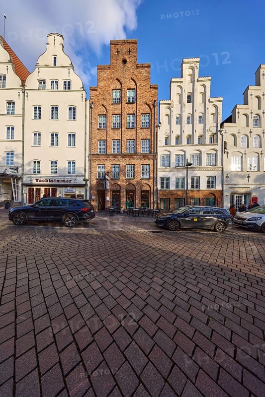 Historic houses, restaurants, facades with windows and gables, street An der Obertrave, Hanseatic city of Lübeck, independent city, Schleswig-Holstein, Germany, Europe