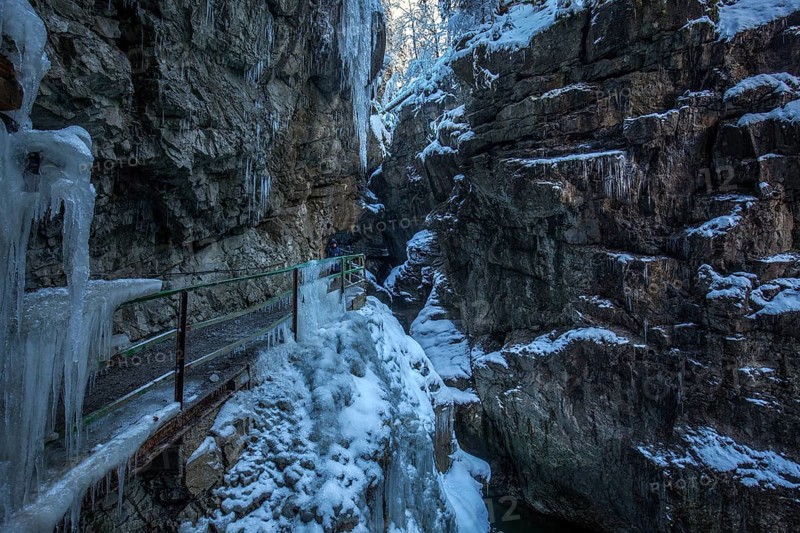 Winter, snowy landscape, icicles, river Breitach and hiking trail through the Breitachklamm gorge near Oberstdorf, Oberallgäu, Allgäu, Bavaria, Germany, Europe