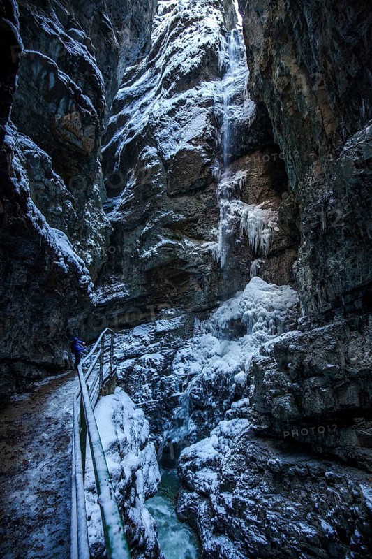 Winter, snowy landscape, icicles, river Breitach and hiking trail through the Breitachklamm gorge near Oberstdorf, Oberallgäu, Allgäu, Bavaria, Germany, Europe