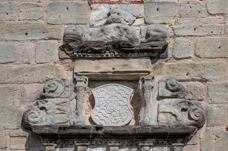 Coat of arms above the entrance to the castle ruins of Hiltpoltstein, around 1220, Maria-Dorothea-Straße 5, 7, Hiltpoltstein, Middle Franconia, BNyern, Germany, Europe