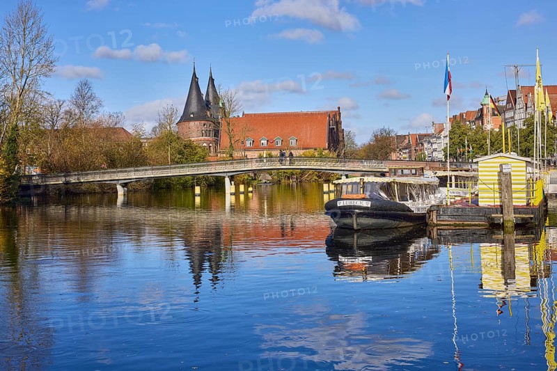 River Trave, pedestrian bridge Obertravebrücke, Holstentor, blue sky with fair weather clouds, reflections on the water surface, Hanseatic city of Lübeck, independent city, Schleswig-Holstein, Germany, Europe