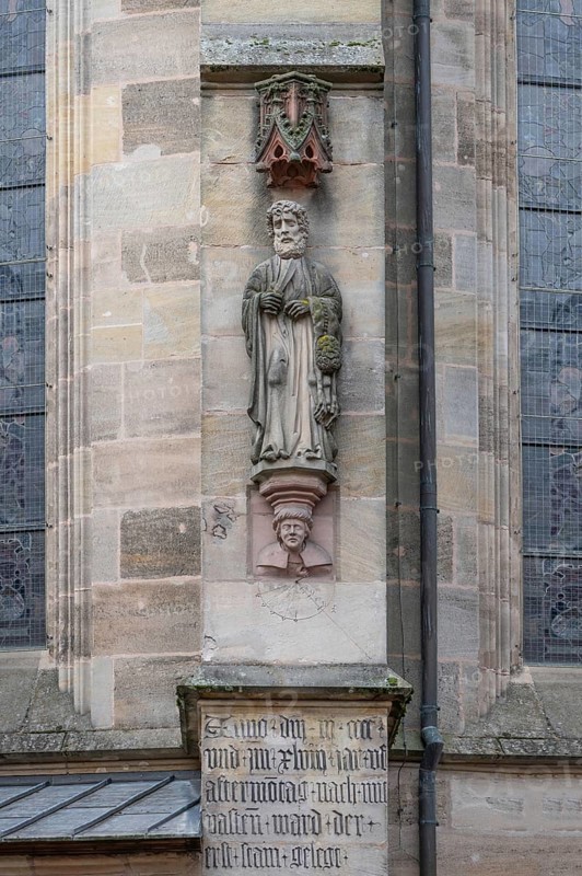 Sculpture of St George, including a portrait of the master builder Nikolaus Eseler, 16th and 17th century, on the outer choir of St George's Church, Altrathausplatz, Dinkelsbühl, Bavaria, Germany, Europe