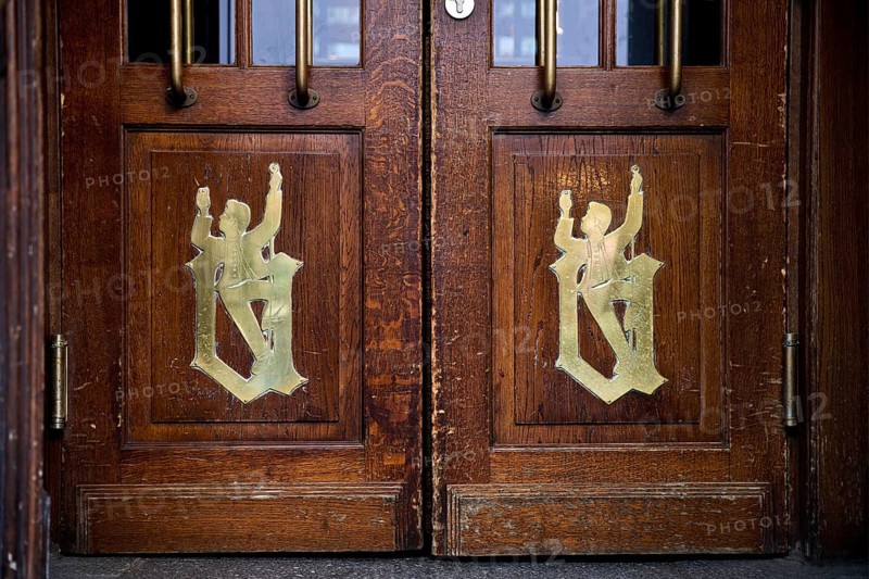Uerige Obergärige Hausbrauerei, entrance door with logo to the Zum Uerige restaurant, Düsseldorf, North Rhine-Westphalia, Germany, Europe