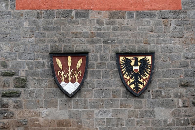 Spelt and imperial eagle in the coat of arms at the Wörnitz Gate, Dinkelsbühl, Bavaria, Germany, Europe
