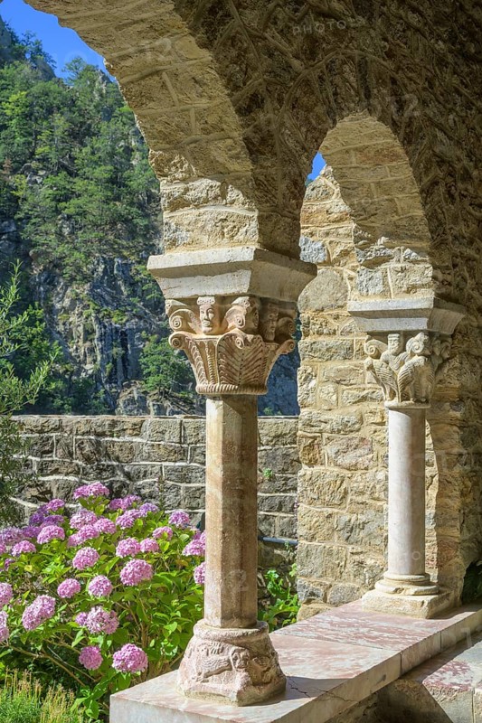 Capital from the cloister of Saint Martin du Canigou Abbey, Casteil, Département Pyrénées-Oriental, France, Europe