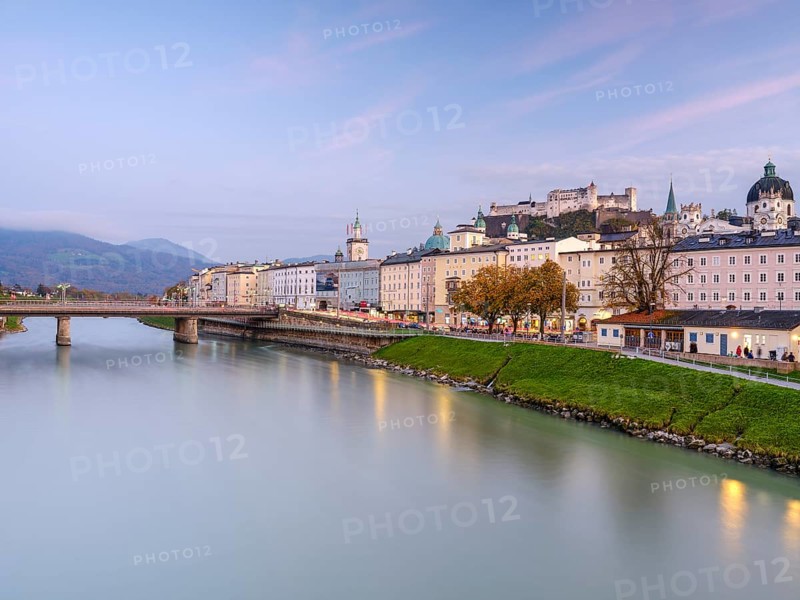 View of the fortress Hohen Salzburg, old town of Salzburg, Salzach, autumn, Salzburg, Austria, Europe