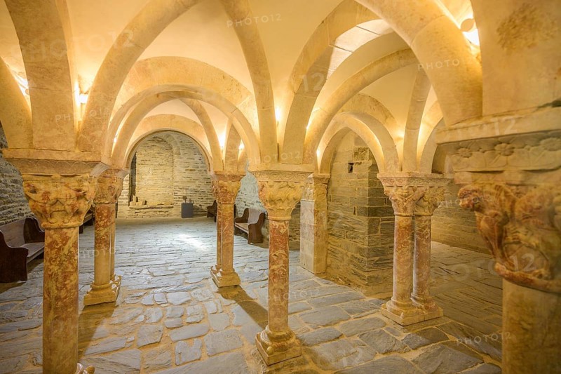Romanesque columns of the gallery, Prieuré de Serrabone, Boule-d'Amont, Département Pyrénées-Oriental, France, Europe