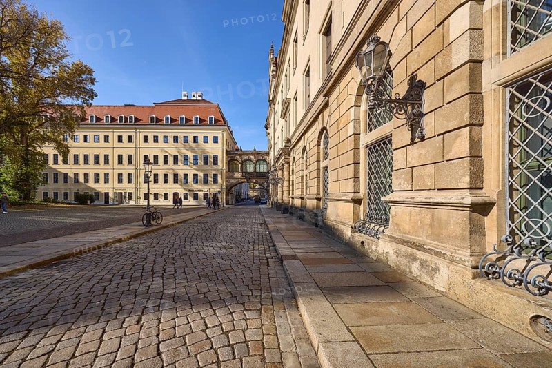 Residenzschloss, Taschenbergpalais, cobblestones, city trees, restaurants Das Palais and Paulaner's im Taschenbergpalais, Taschenberg street, Dresden, state capital, independent city, Saxony, Germany, Europe