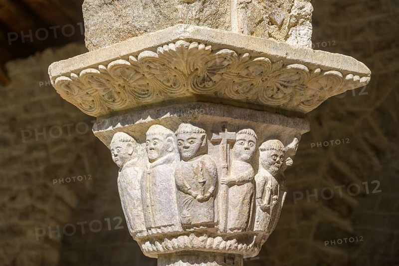 Capital with figures of monks in the cloister of Saint Martin du Canigou Abbey, Casteil, Département Pyrénées-Oriental, France, Europe