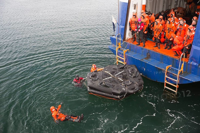 Slysavarnarfélagið Landsbjörg, Icelandic Association for Search and Rescue (ICE-SAR, rescue training in Reykjavík, Maritime Safety and Survival Training Centre (MSSTC), Training on liferaft handling